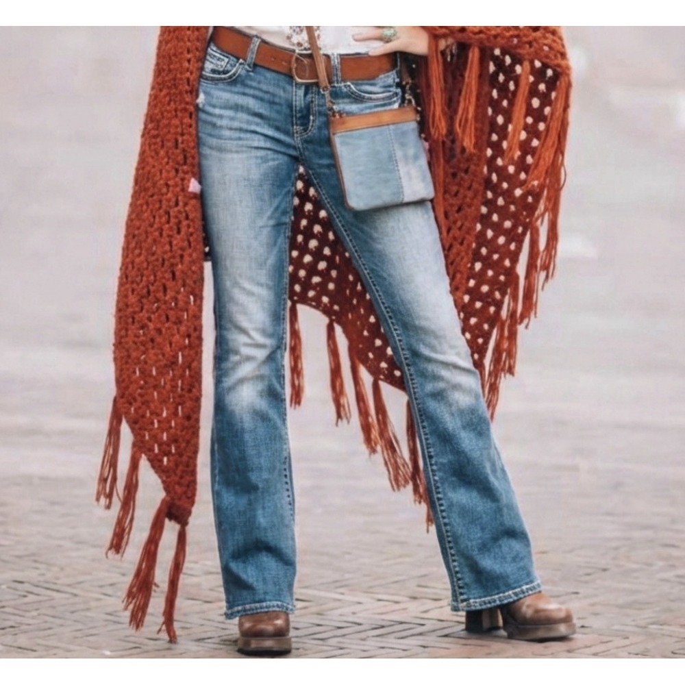 American Eagle Women's Size 6 Kick Boot Jeans Medium Wash‎ Stretch Denim